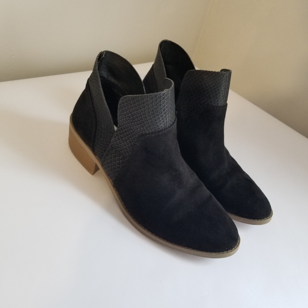 American Eagle Ankle Boot Faux Suede Black Ladies 7